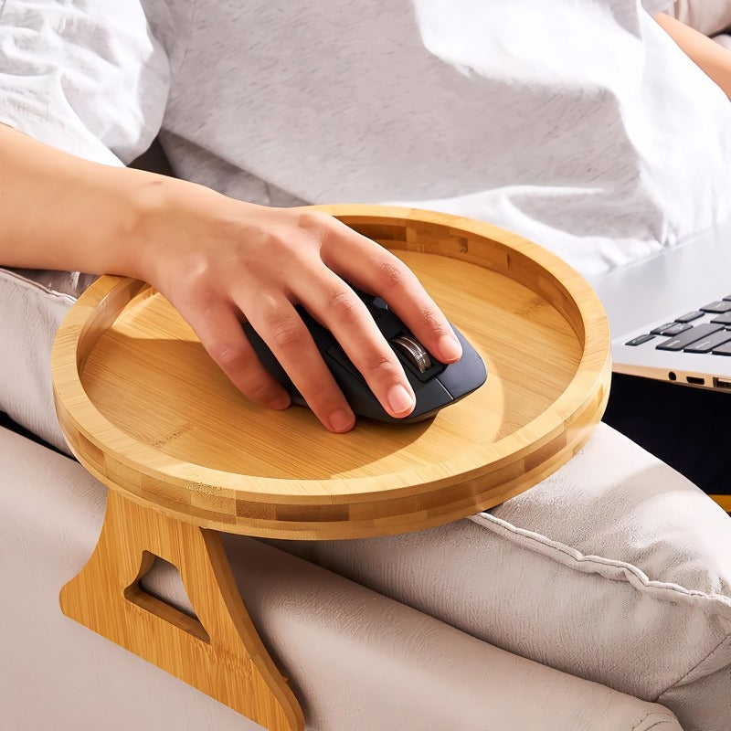 đ€© Elinâą - Armlen med ett sidobord i trĂ€