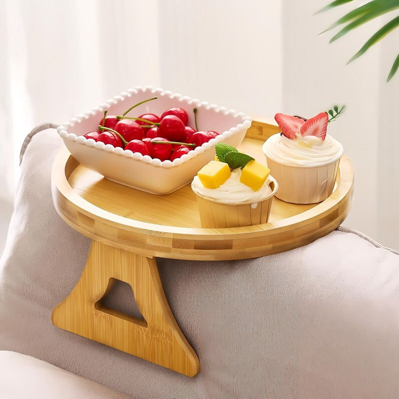 đ€© Elinâą - Armlen med ett sidobord i trĂ€